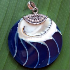 Round Sea Shell Pendants Round Sea Shell Pendants